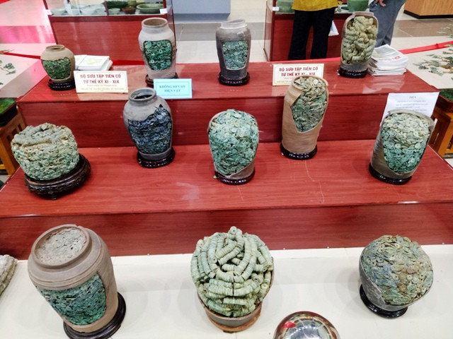 Những hũ tiền xu thời kỳ cổ xưa.