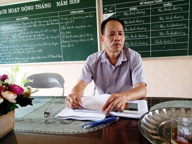 Thầy giáo Lê Thiên Quang - Hiệu trưởng nhà trường bàng hoàng kể lại giây phút nhà trường gặp nạn Thầy giáo Lê Thiên Quang - Hiệu trưởng nhà trường bàng hoàng kể lại giây phút nhà trường gặp nạn