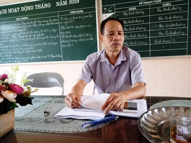 Thầy giáo Lê Thiên Quang - Hiệu trưởng nhà trường bàng hoàng kể lại giây phút nhà trường gặp nạn