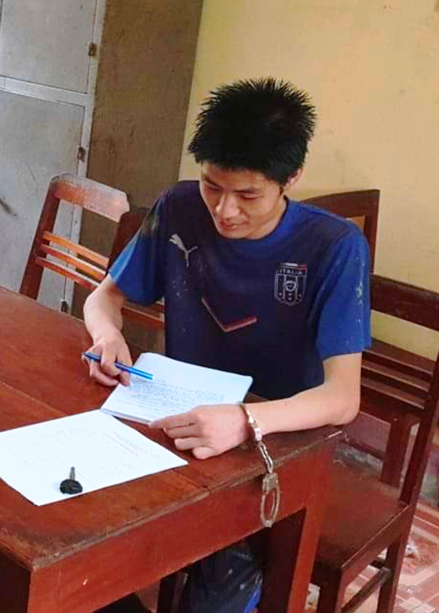 Nghi phạm Đỗ Mãnh Chiểu Minh tại cơ quan công an Nghi phạm Đỗ Mãnh Chiểu Minh tại cơ quan công an