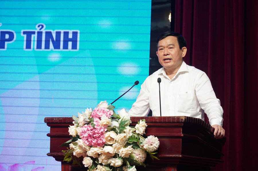 Ông Đào Công Lợi - Phó Giám đốc Sở GD&ĐT Nghệ An phát biểu tại khai mạc hội thi. Ông Đào Công Lợi - Phó Giám đốc Sở GD&ĐT Nghệ An phát biểu tại khai mạc hội thi.