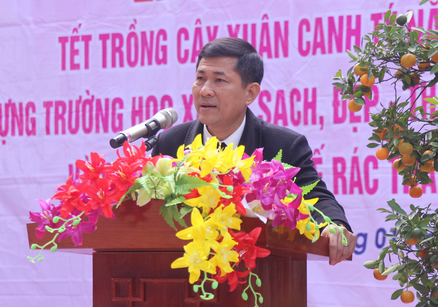 Giám đốc Sở GD&ĐT Nghệ An - Thái Văn Thành phát động tết trồng cây, xây dựng trường học xanh sạch đẹp, an toàn, thân thiện với nhiều nội dung cụ thể