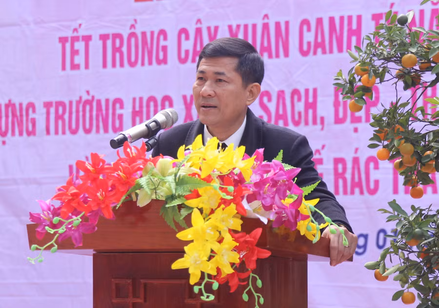 Giám đốc Sở GD&ĐT Nghệ An - Thái Văn Thành phát động tết trồng cây, xây dựng trường học xanh sạch đẹp, an toàn, thân thiện với nhiều nội dung cụ thể