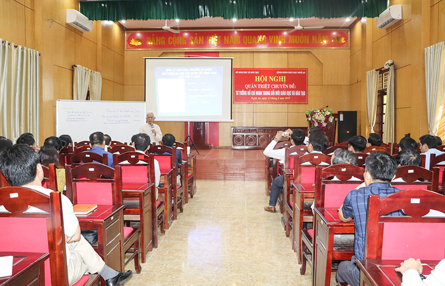Hội nghị quán triệt chuyên đề Tư tưởng Hồ Chí Minh trong đổi mới giáo dục và đào tạo. Hội nghị quán triệt chuyên đề Tư tưởng Hồ Chí Minh trong đổi mới giáo dục và đào tạo.