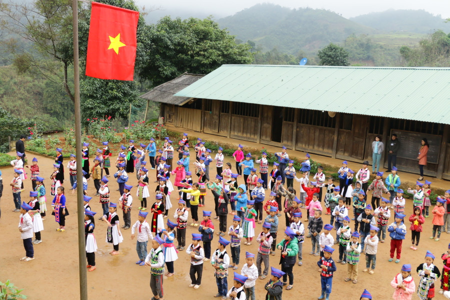 Mục tiêu xây dựng môi trường nhà trường xanh, sạch, đẹp, thân thiệt, tích cực.