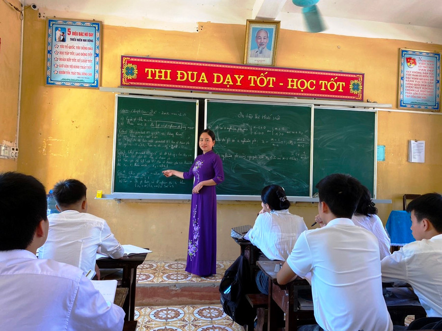 Cô và trò đang tăng tốc ôn thi. (Ảnh: HĐ) Cô và trò đang tăng tốc ôn thi. (Ảnh: HĐ)