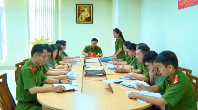 Ban Chuyên án thuộc Công an TPHCM họp triển khai kế hoạch đấu tranh, triệt phá. (Ảnh:Công an TPHCM)