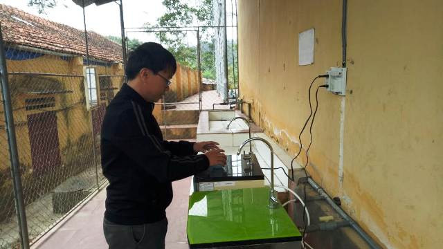 Trường THPT Quan Sơn đã chuẩn bị thêm bồn rửa cho học sinh, để tăng cường vệ sinh bàn tay, phòng tránh dịch bệnh nCoV, khi các em trở lại trường học.