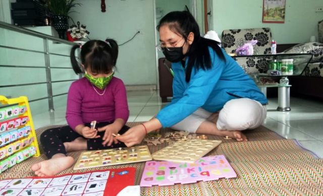 Học sinh nghỉ 1 tuần, nhiều cha mẹ cuống cuồng lo tìm người trông trẻ