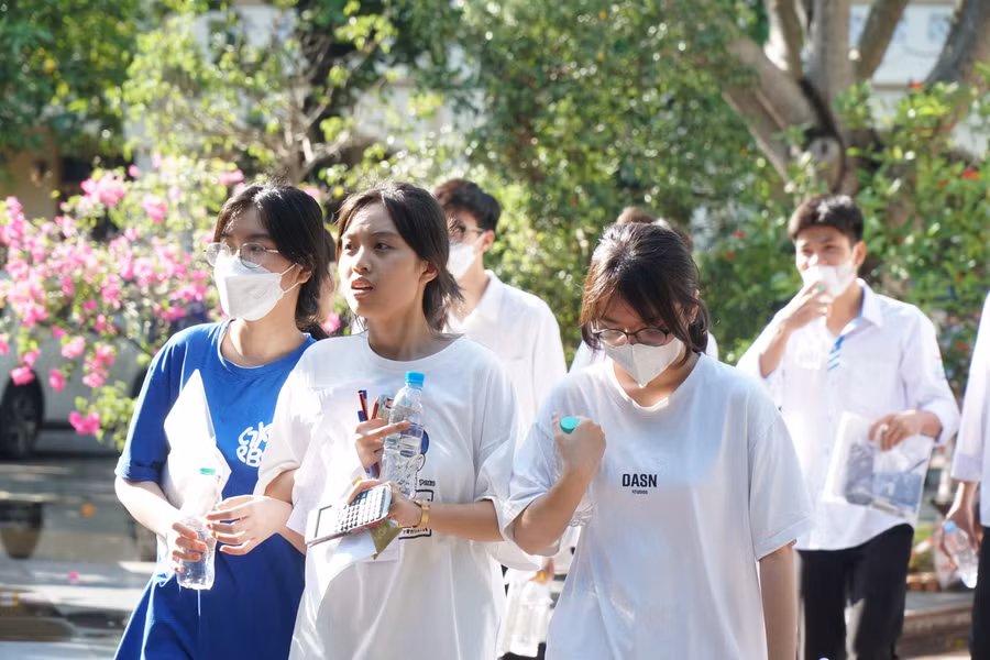 Đề thi trắc nghiệm môn Toán phân hóa rõ từng nhóm năng lực học sinh. Ảnh: Hồ Lài.