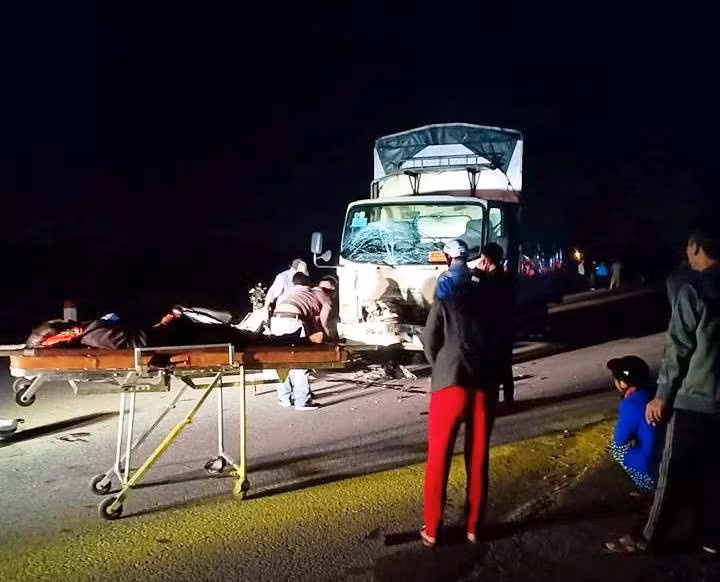 Hiện trường vụ tai nạn xe tải đâm xe máy khiến 3 người tử vong