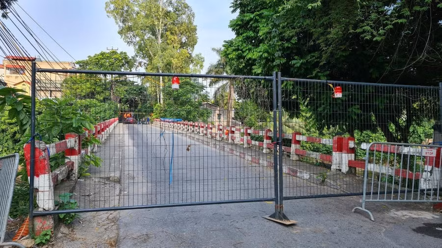 Người và phương tiện tham gia giao thông lưu thông từ vùng 1 sang vùng 3 và ngược lại không được phép lưu thông qua 27 vị trí chốt rào chắn cứng được lắp đặt tại điểm giáp ranh giữa các vùng.