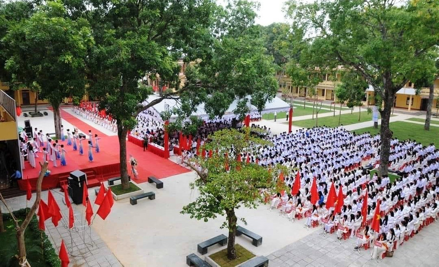 Giờ sinh hoạt dưới cờ của Trường THPT Chu Văn An. Ảnh: NTCC.