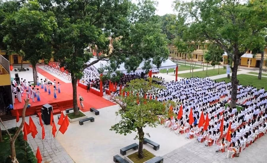 Giờ sinh hoạt dưới cờ của Trường THPT Chu Văn An. Ảnh: NTCC.