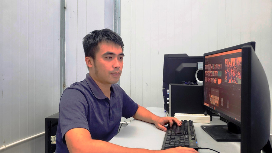 Kỹ thuật viên Nguyễn Nhật Anh - Đài PT-TH Thanh Hóa, cùng ekip làm việc với nhà báo Minh Thúy. Ảnh: NVCC. Kỹ thuật viên Nguyễn Nhật Anh - Đài PT-TH Thanh Hóa, cùng ekip làm việc với nhà báo Minh Thúy. Ảnh: NVCC.