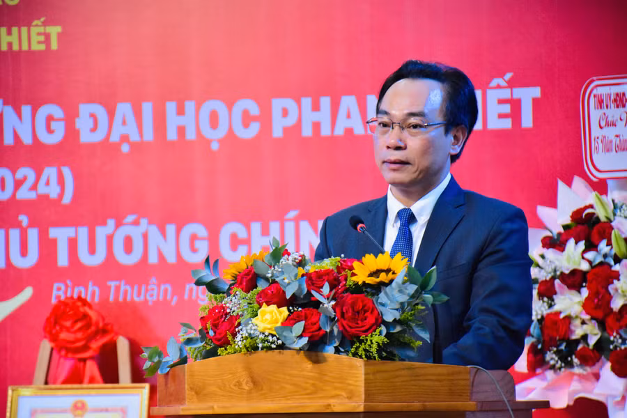 Thứ trưởng Hoàng Minh Sơn phát biểu chúc mừng tại buổi lễ. Ảnh: T.Thúy