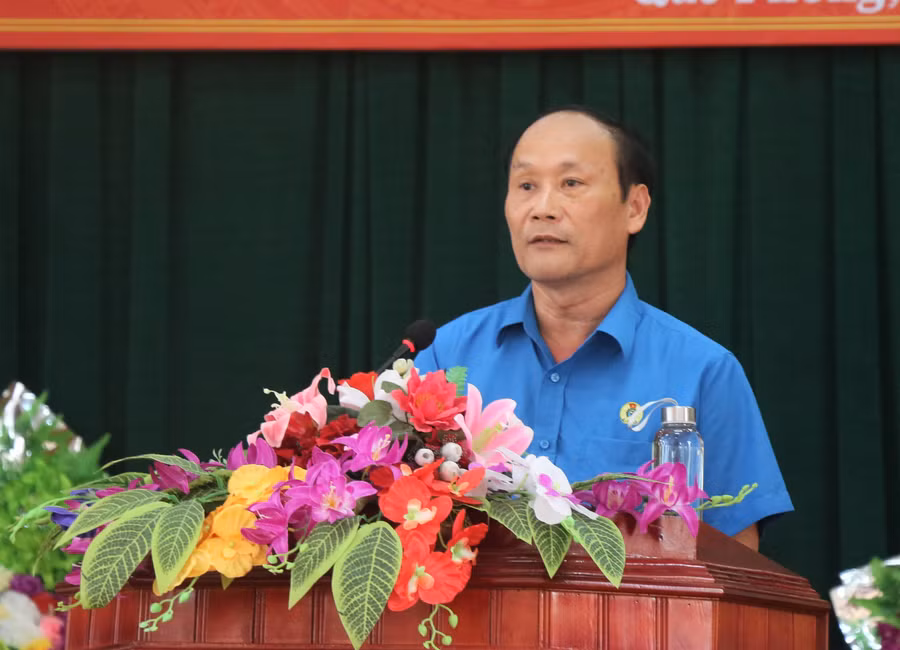 Ông Nguyễn Tử Phương - Chủ tịch Liên đoàn Lao động tỉnh Nghệ An phát biểu tại hội nghị