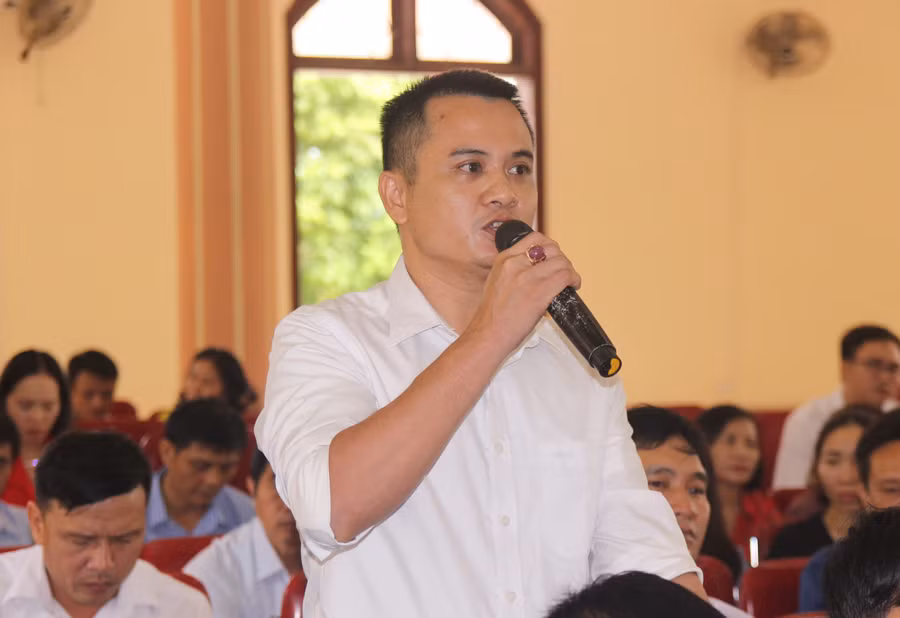 Cán bộ, nhà giáo, người lao động phát biểu ý kiến