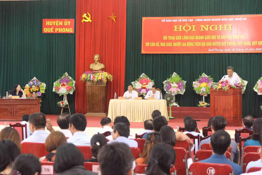 Lần đầu tiên ngành giáo dục Nghệ An tổ chức Hội nghị đối thoại trực tiếp với cán bộ, nhà giáo, người lao động.