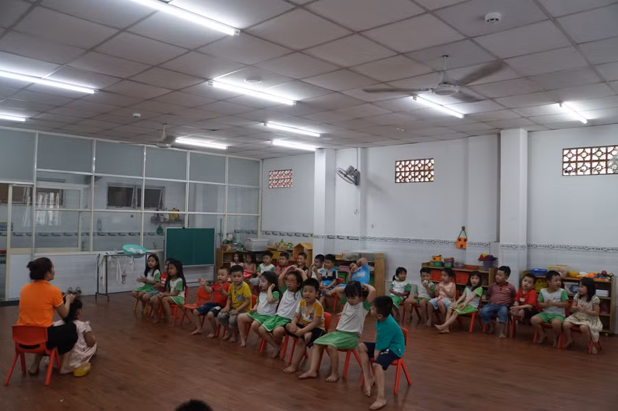 Giáo viên mầm non tại TP Thủ Đức, TPHCM. Ảnh: Lê Nam