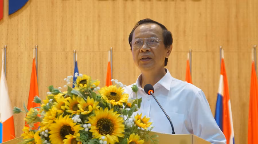 Thứ trưởng Phạm Ngọc Thưởng phát biểu hội nghị Tập huấn nghiệp vụ thanh tra, kiểm tra Kỳ thi tốt nghiệp THPT năm 2024. Ảnh: Mạnh Tùng