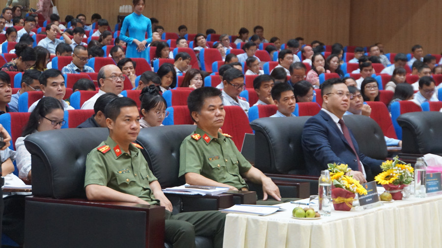 Hơn 500 đại biểu tham dự hội nghị. Ảnh: Mạnh Tùng