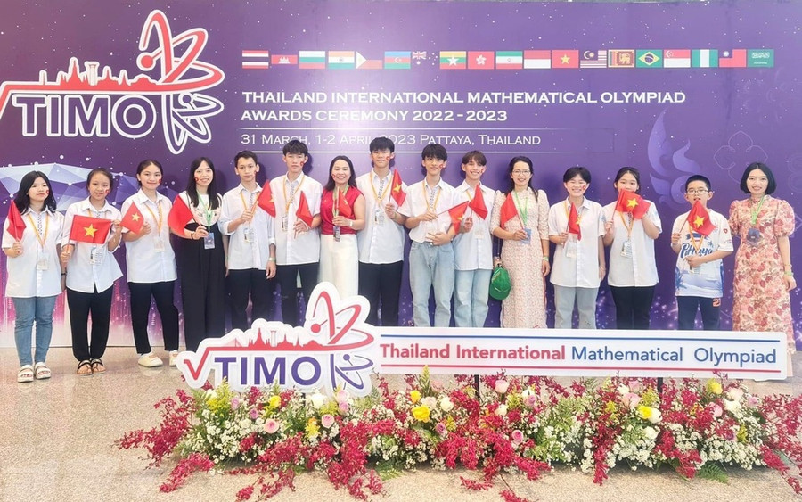 Đội tuyển học sinh Trường Phổ thông Dân tộc nội trú THPT tỉnh Nghệ An dự thi Toán quốc tế TIMO năm 2023. Ảnh: NVCC. Đội tuyển học sinh Trường Phổ thông Dân tộc nội trú THPT tỉnh Nghệ An dự thi Toán quốc tế TIMO năm 2023. Ảnh: NVCC.