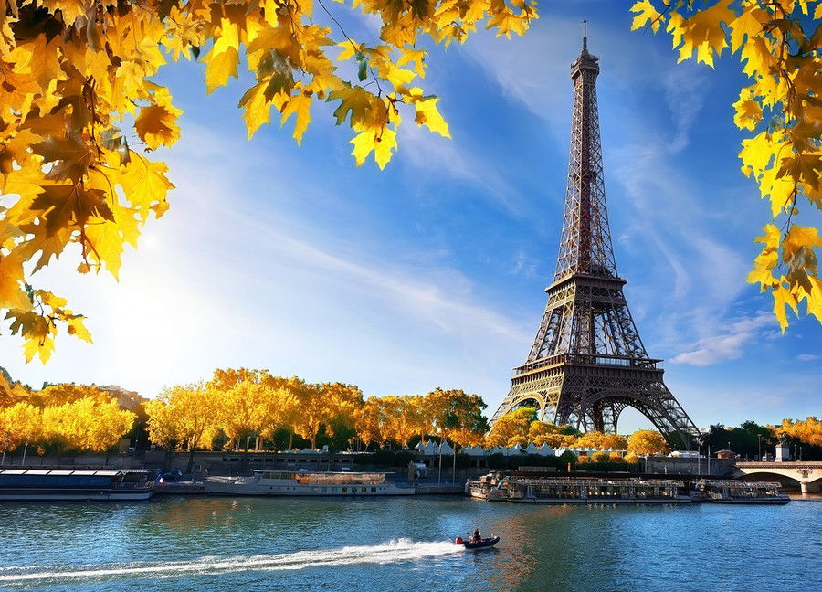 Hàng ngàn nhà văn đã cố gắng gói gọn Paris và bản chất của nó chỉ trong một vài từ ngắn gọn, nhưng hầu như không thể làm được điều đó. Hàng ngàn nhà văn đã cố gắng gói gọn Paris và bản chất của nó chỉ trong một vài từ ngắn gọn, nhưng hầu như không thể làm được điều đó.