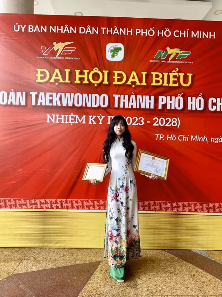 Cô nàng còn hội tụ đầy đủ phẩm chất trở thành một hình mẫu với giới trẻ hiện đại.