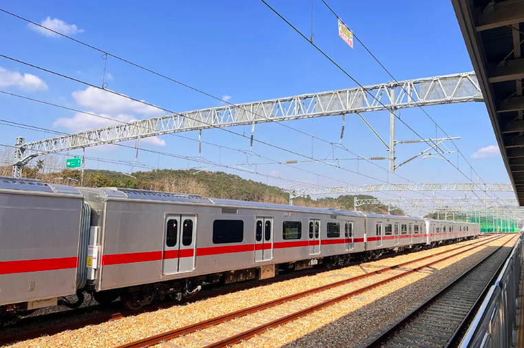 Một chuyến tàu điện ngầm hoặc xe buýt thường chỉ có giá từ 1 đến 2 đô la, giúp bạn có thể đi du lịch khắp Hàn Quốc với ngân sách tiết kiệm. Một chuyến tàu điện ngầm hoặc xe buýt thường chỉ có giá từ 1 đến 2 đô la, giúp bạn có thể đi du lịch khắp Hàn Quốc với ngân sách tiết kiệm.