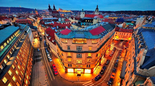 Praha thực sự trông giống như một câu chuyện cổ tích của Disney - đặc biệt là trong những tháng mùa đông đầy tuyết. Praha thực sự trông giống như một câu chuyện cổ tích của Disney - đặc biệt là trong những tháng mùa đông đầy tuyết.