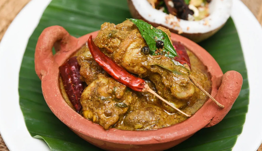 Món cà ri gà truyền thống của Campuchia. Món cà ri gà truyền thống của Campuchia.