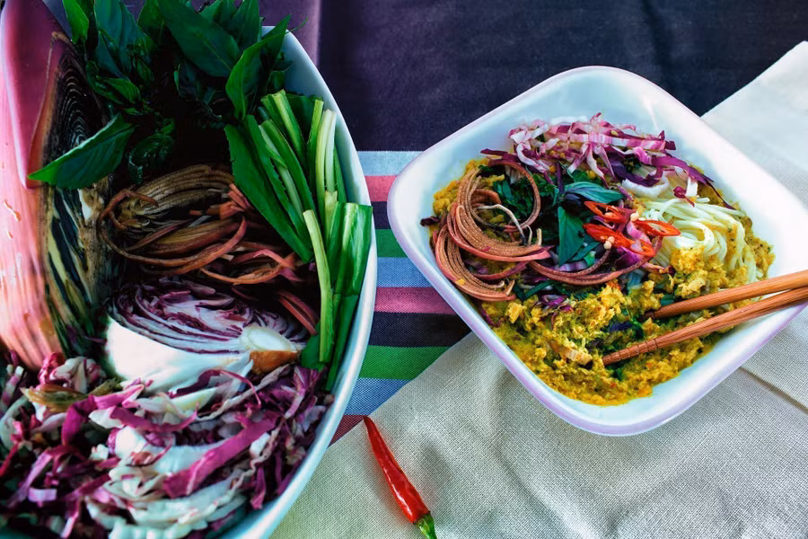 Nom Banh Chok là món bún cà ri cá được người Campuchia và du khách rất yêu thích, thường được ăn vào bữa sáng hoặc ăn nhẹ vào buổi chiều.