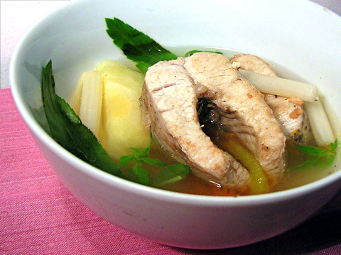 Samlar Machu là món canh chua được nấu từ thịt, cá hoặc hải sản và các loại rau. Samlar Machu là món canh chua được nấu từ thịt, cá hoặc hải sản và các loại rau.