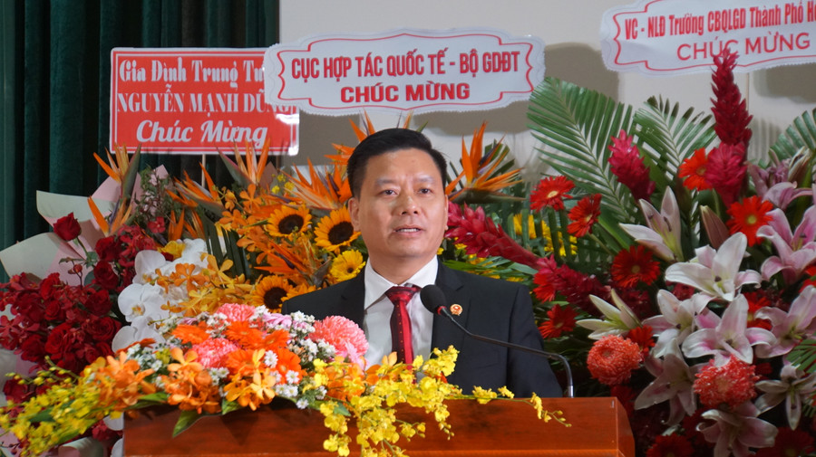 TS Vũ Quảng, Hiệu trưởng Trường Cán bộ quản lý giáo dục TPHCM nêu những định hướng trong tương lai. Ảnh: Mạnh Tùng