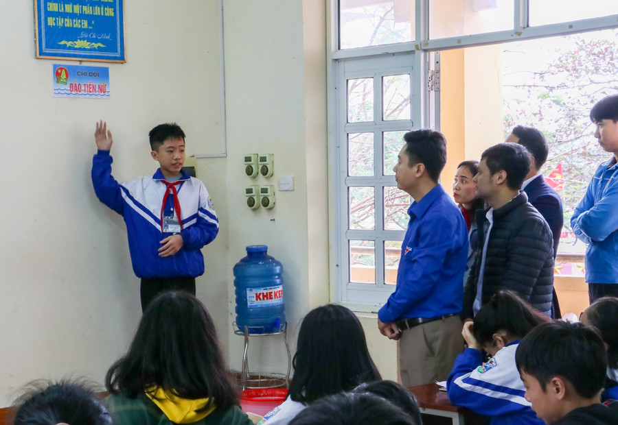 Học sinh tự tin giới thiệu về đảo Sinh Tồn - tên của lớp học mình Học sinh tự tin giới thiệu về đảo Sinh Tồn - tên của lớp học mình