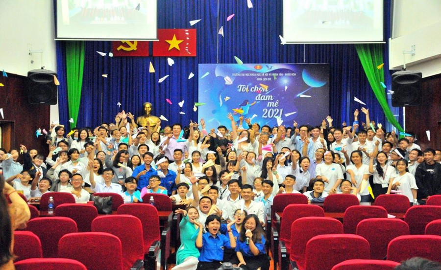 Một buổi chia sẻ kỹ năng và định hướng nghề nghiệp cho sinh viên khoa Lch sử, Trường ĐH KHXH&NV, ĐHQG-HCM Một buổi chia sẻ kỹ năng và định hướng nghề nghiệp cho sinh viên khoa Lch sử, Trường ĐH KHXH&NV, ĐHQG-HCM