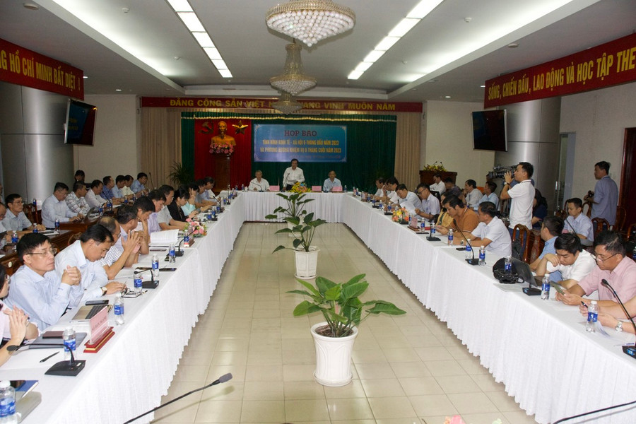 Toàn cảnh buổi họp báo của UBND tỉnh Đồng Nai sáng 3/8. (Ảnh: Hoàng Phúc) Toàn cảnh buổi họp báo của UBND tỉnh Đồng Nai sáng 3/8. (Ảnh: Hoàng Phúc)