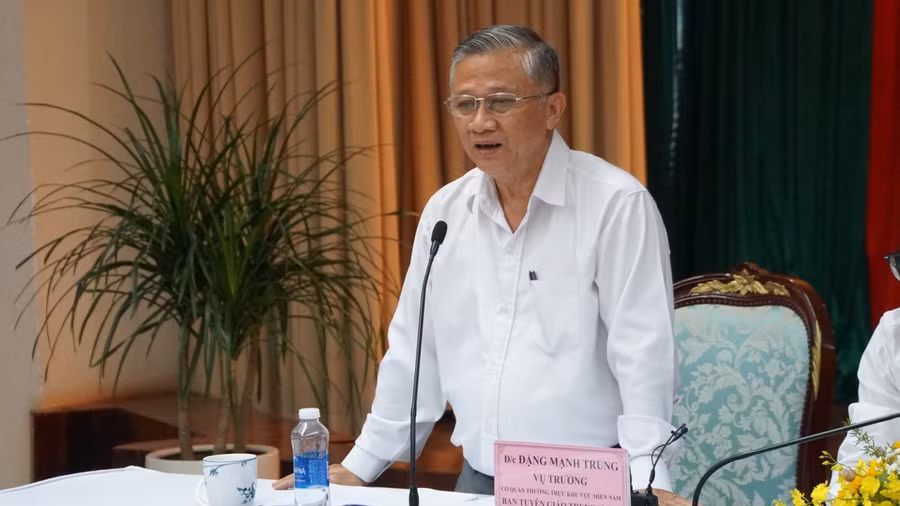 Ông Đặng Mạnh Trung, Trưởng Cơ quan Thường trực khu vực miền Nam - Ban Tuyên giáo Trung ương đồng chủ trì cuộc họp báo. (Ảnh: Hoàng Phúc).