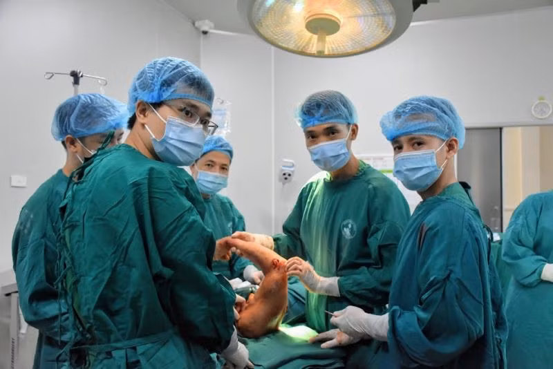 Cánh tay của bệnh nhân đã được nối thành công.