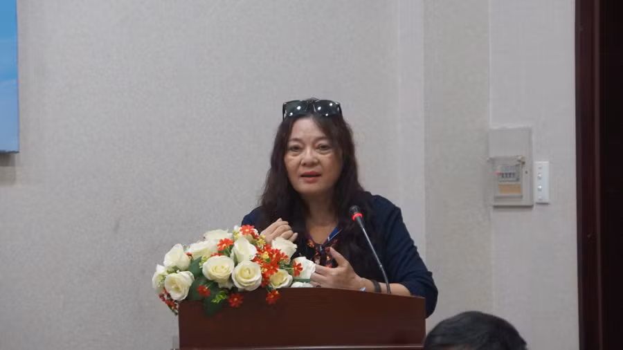 Các nhà khoa học, nhà nghiên cứu trình bày tham luận tại tọa đàm. Ảnh: Mạnh Tùng