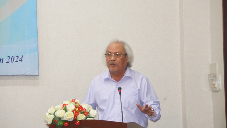 TS Hồ Quốc Hùng phát biểu tại tọa đàm. Ảnh: Mạnh Tùng