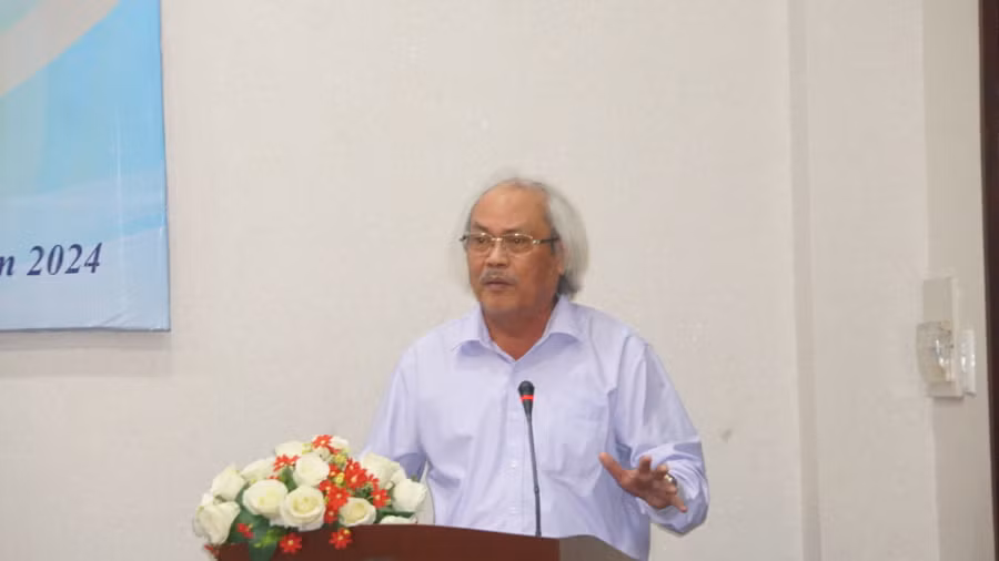 TS Hồ Quốc Hùng phát biểu tại tọa đàm. Ảnh: Mạnh Tùng