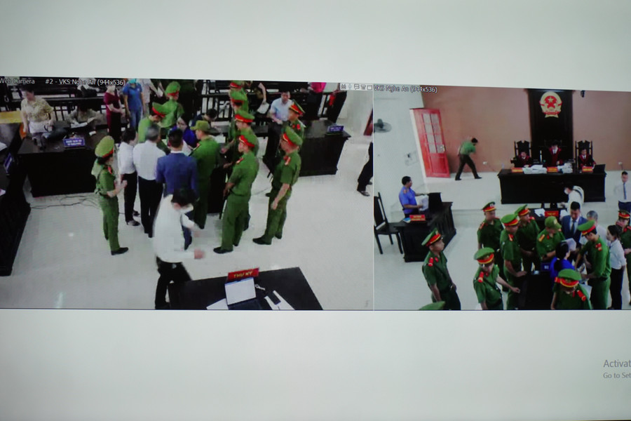 Bị cáo Lê Thị Dung được lực lượng chức năng đưa đến phiên tòa xét xử phúc thẩm. (Ảnh: Hồ Lài)