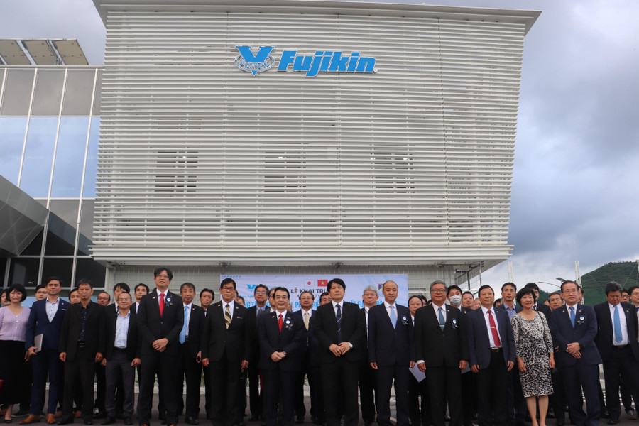 Dự án Trung tâm nghiên cứu, phát triển và sản xuất Fujikin Đà Nẵng là sự hợp tác giữa Tập đoàn Fujikin Incoporated – Nhật Bản (DNFC) và Trường Đại học (ĐH) Bách khoa, ĐH Đà Nẵng. Dự án Trung tâm nghiên cứu, phát triển và sản xuất Fujikin Đà Nẵng là sự hợp tác giữa Tập đoàn Fujikin Incoporated – Nhật Bản (DNFC) và Trường Đại học (ĐH) Bách khoa, ĐH Đà Nẵng.