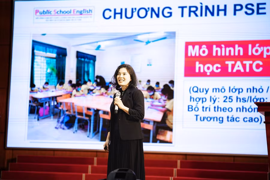 Bà Đỗ Thị Vân Anh - đại diện đơn vị tư vấn, đồng hành, giám sát thực hiện chương trình PSE phát biểu tại hội nghị. Ảnh: Tống Thanh Kiều