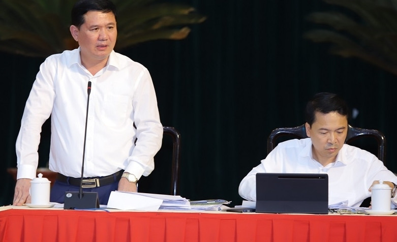 Ông Lê Sỹ Nghiêm - Giám đốc Sở TN&MT Thanh Hóa trả lời chất vấn tại Kỳ họp HĐND chiều 11/7. Ảnh: MH. Ông Lê Sỹ Nghiêm - Giám đốc Sở TN&MT Thanh Hóa trả lời chất vấn tại Kỳ họp HĐND chiều 11/7. Ảnh: MH.