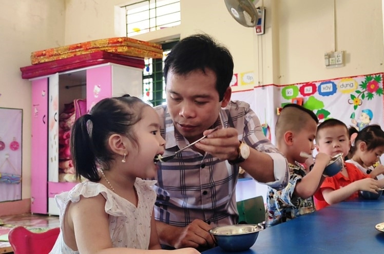 Chăm sóc trẻ ở Trường mầm non Thành Sơn (Bá Thước, Thanh Hóa). TL. Chăm sóc trẻ ở Trường mầm non Thành Sơn (Bá Thước, Thanh Hóa). TL.