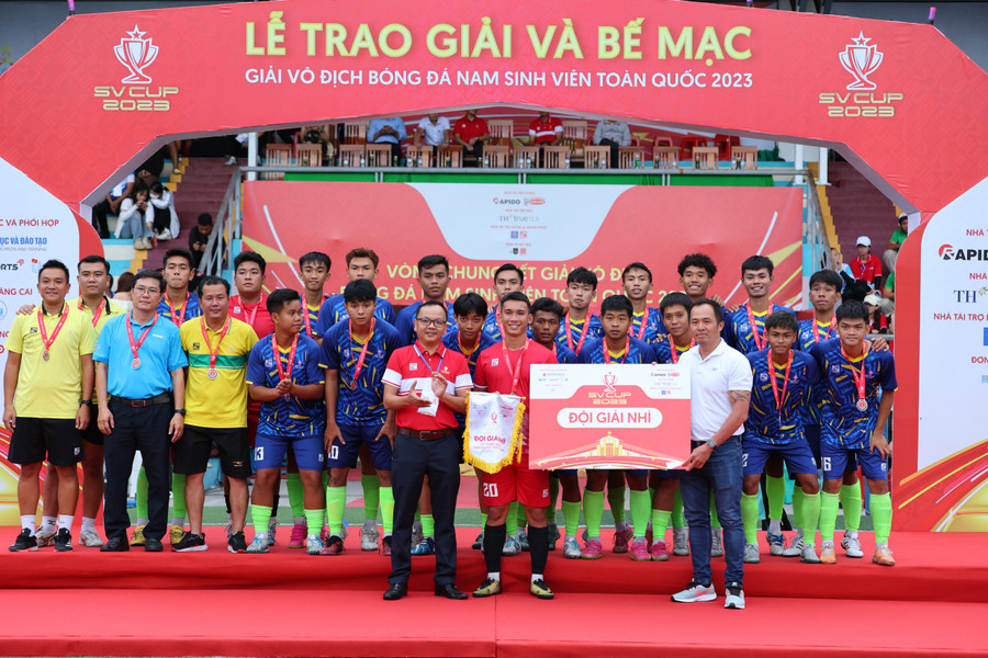 Các đội nhận giải thưởng tại lễ bế mạc SV Cup 2023. Ảnh: BTC. Các đội nhận giải thưởng tại lễ bế mạc SV Cup 2023. Ảnh: BTC.