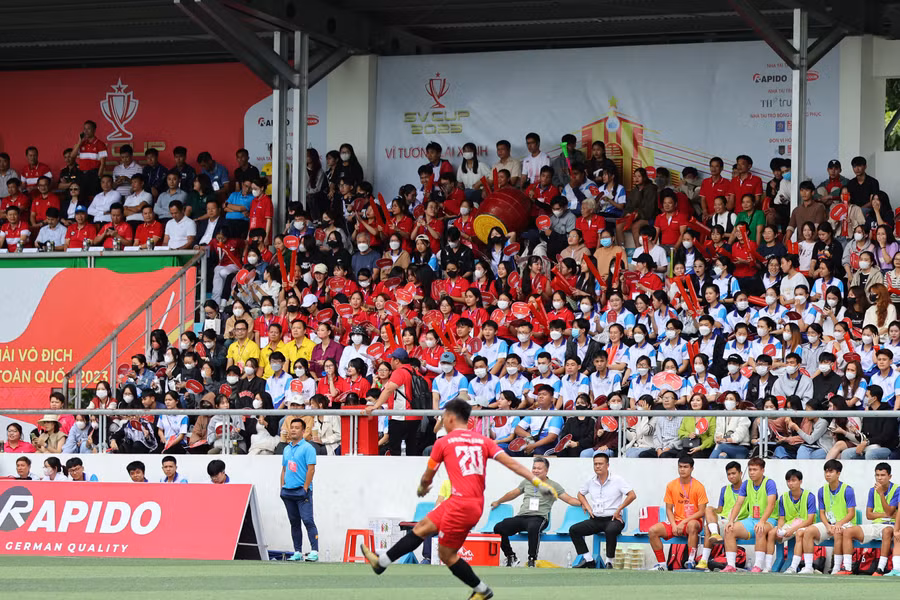 Trận chung kết thu hút sự theo dõi của hàng nghìn khán giả tại sân vận động và các nền tảng mạng xã hội. Ảnh: BTC.